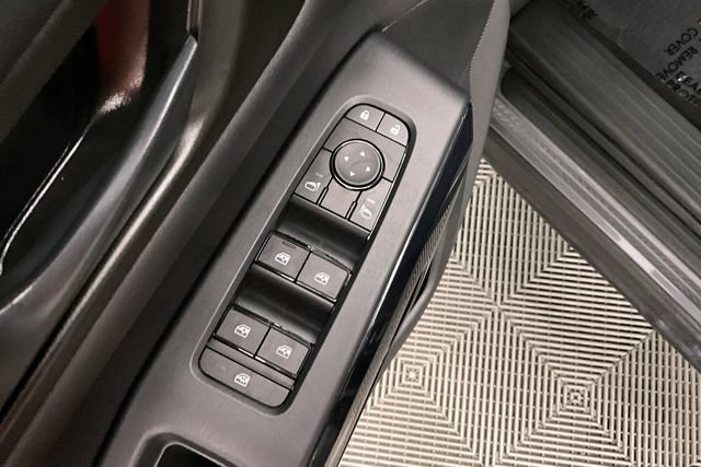 Used 2025 Nissan Pathfinder SV FWD image 39