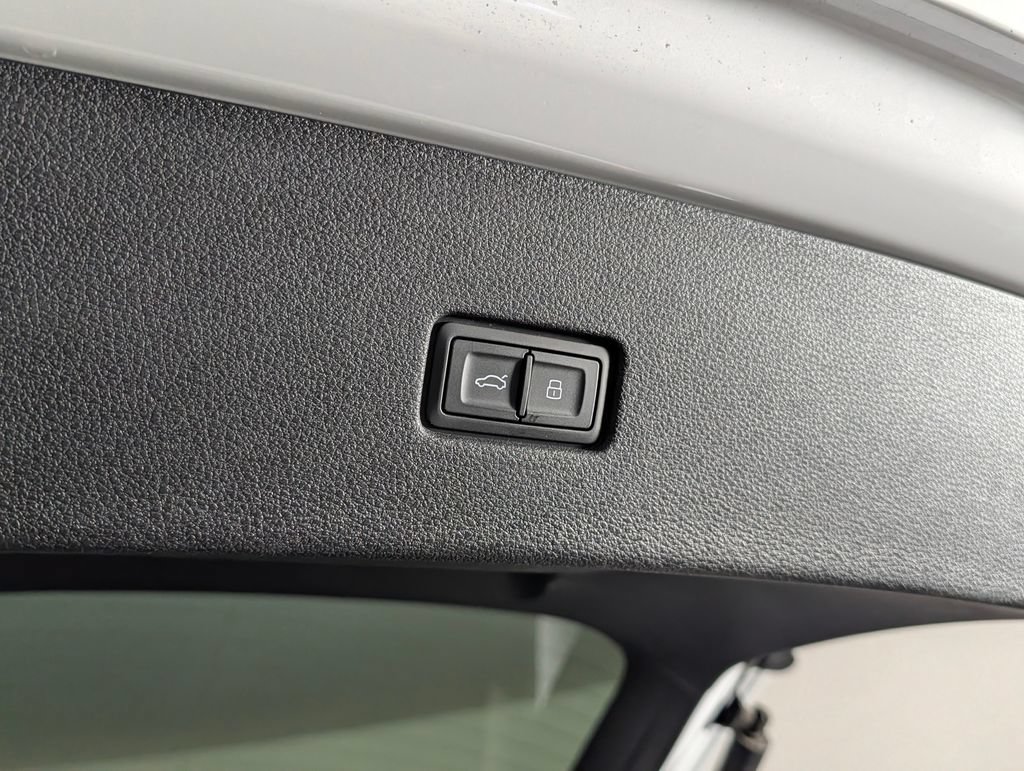 Used 2023 Audi Q8 Premium Plus w/ Premium Plus Package AWD/4WD image 18