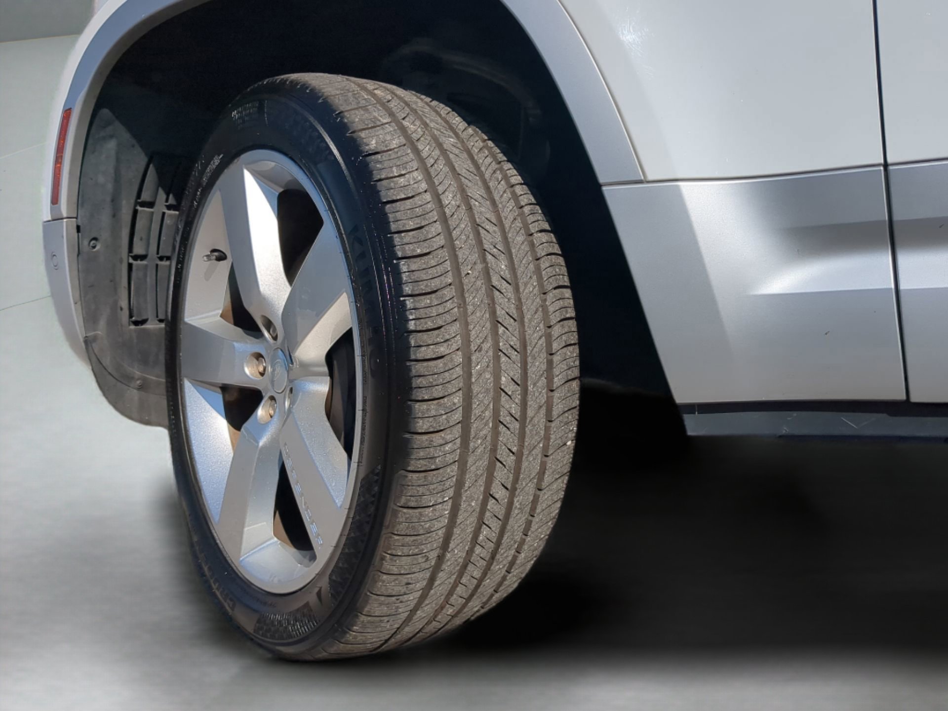 Used 2022 Land Rover Defender 110 SE image 65