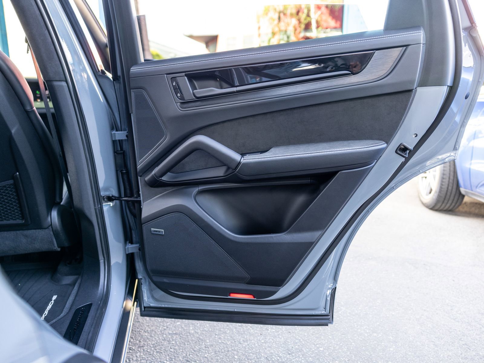Certified 2025 Porsche Cayenne GTS image 57