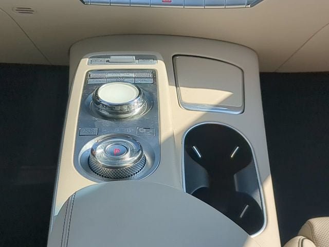Used 2022 Genesis GV70 2.5T w/ Advanced Package AWD/4WD image 17