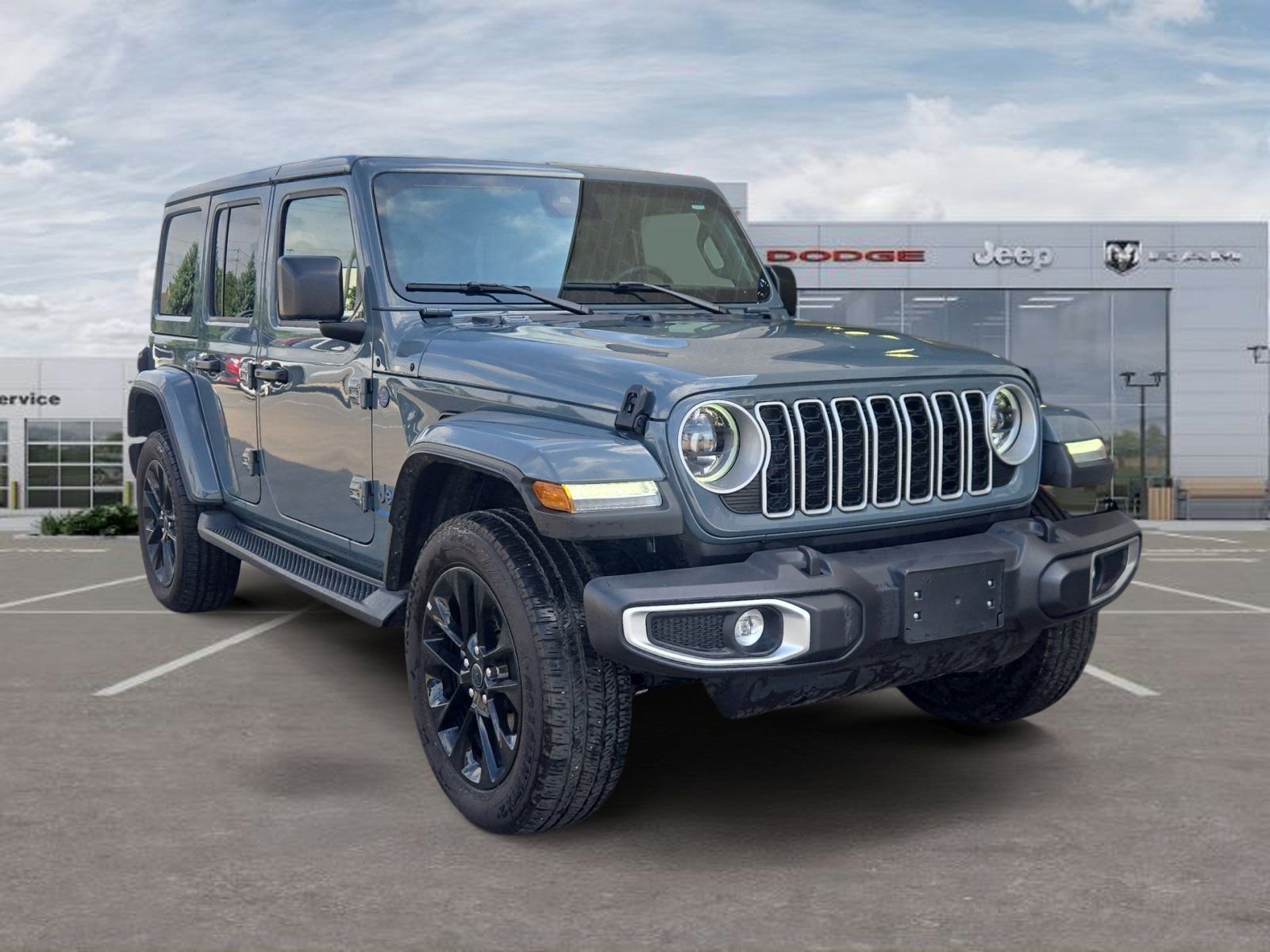 Used 2025 Jeep Wrangler Unlimited Sahara AWD/4WD image 7