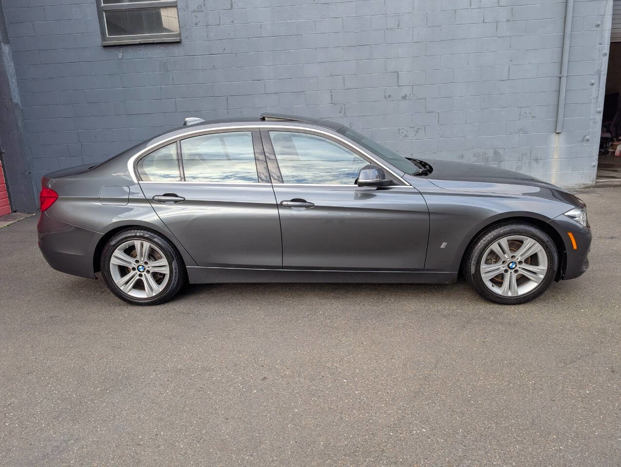 Used 2017 BMW 330e RWD image 2
