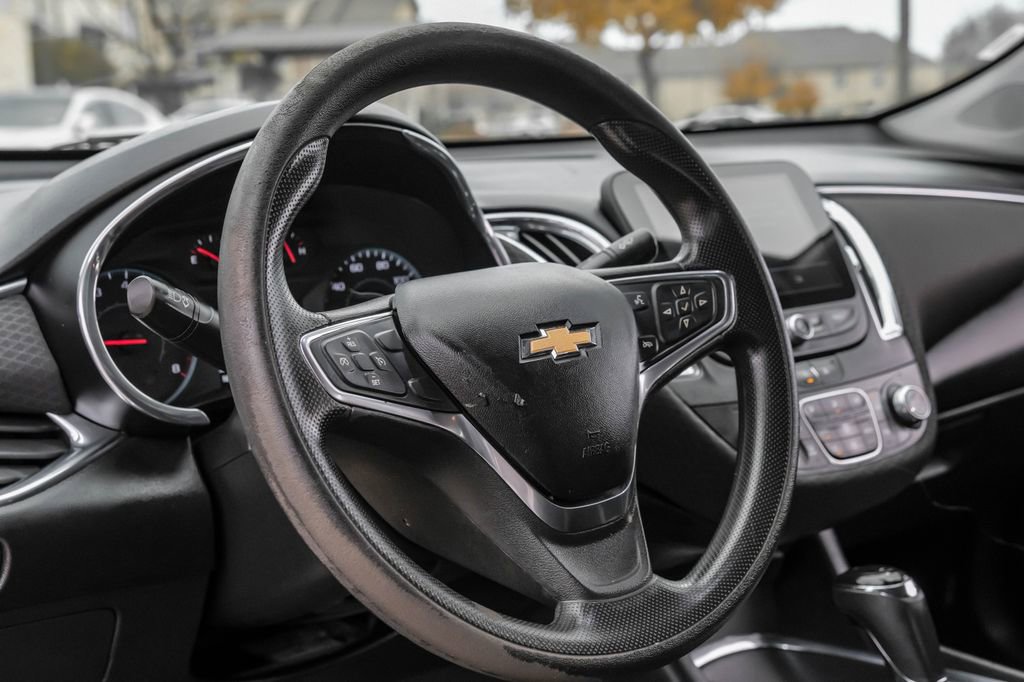 Used 2020 Chevrolet Malibu LT image 14