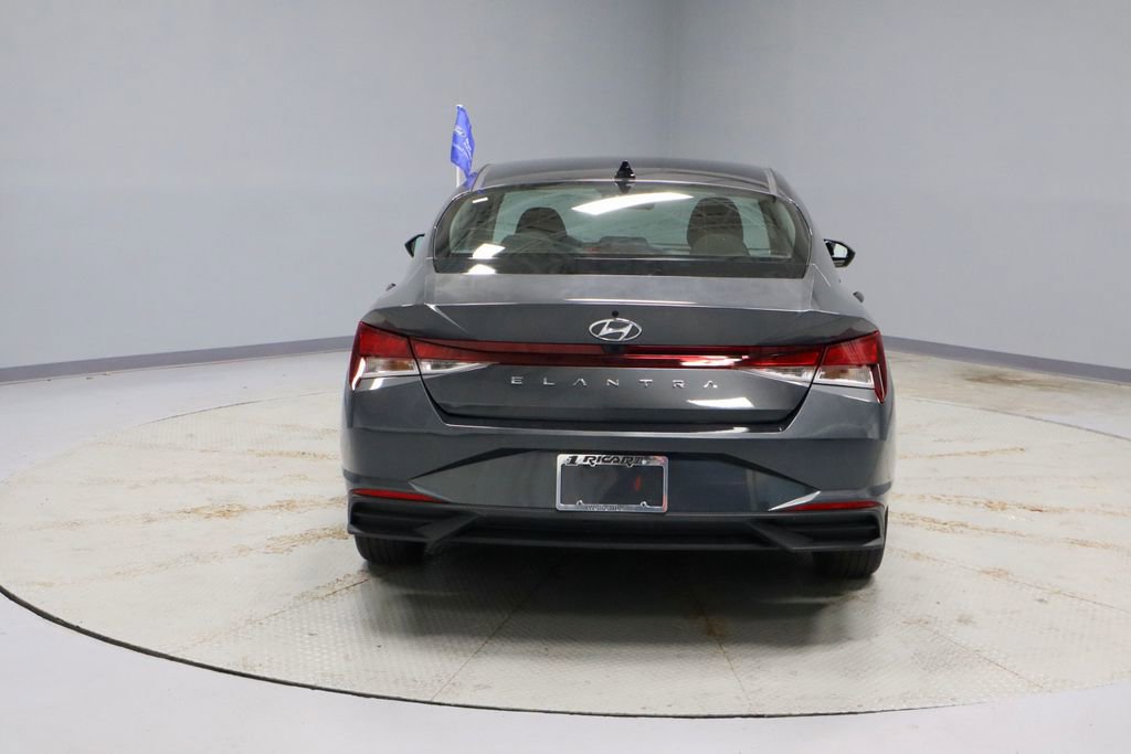 Used 2022 Hyundai Elantra SEL FWD image 9