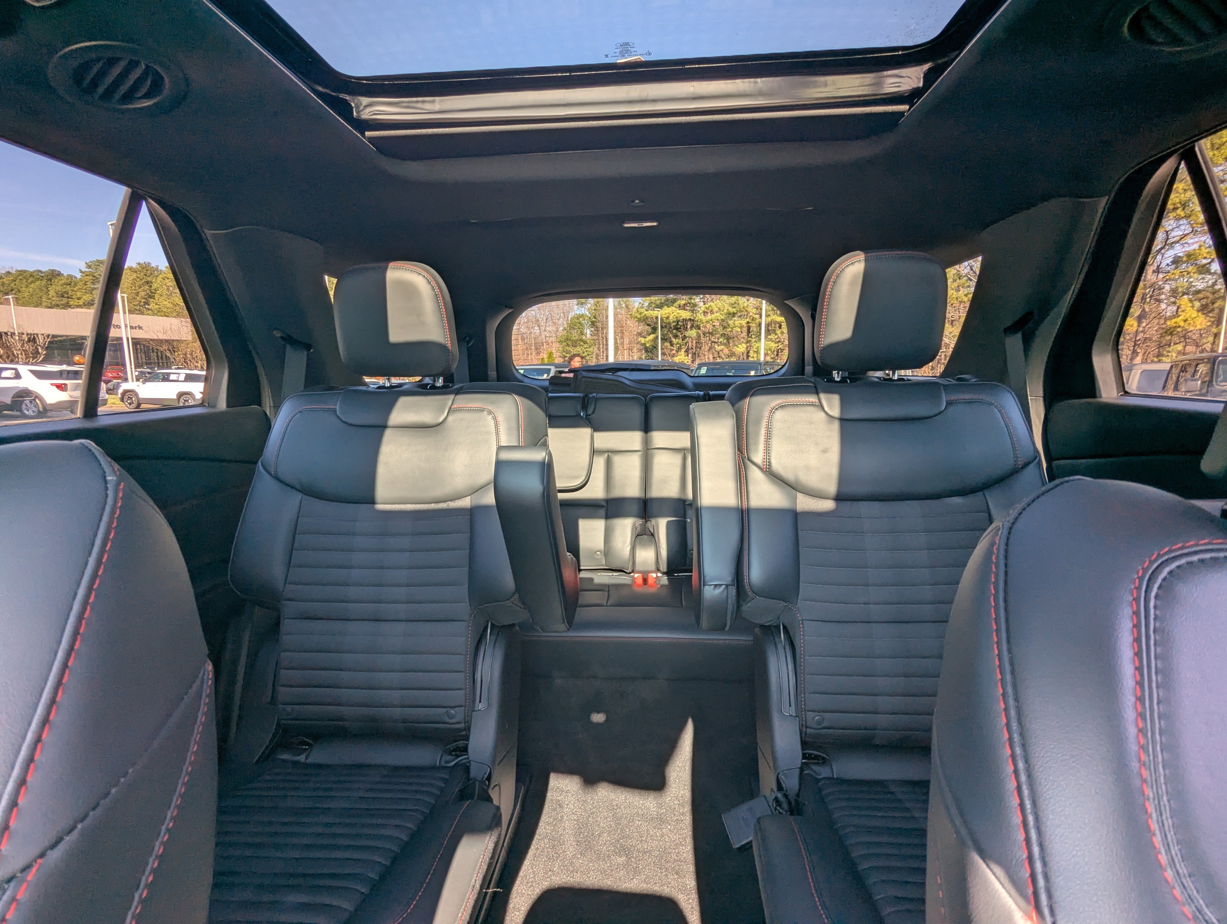 Used 2025 Ford Explorer ST-Line w/ Premium Package image 10