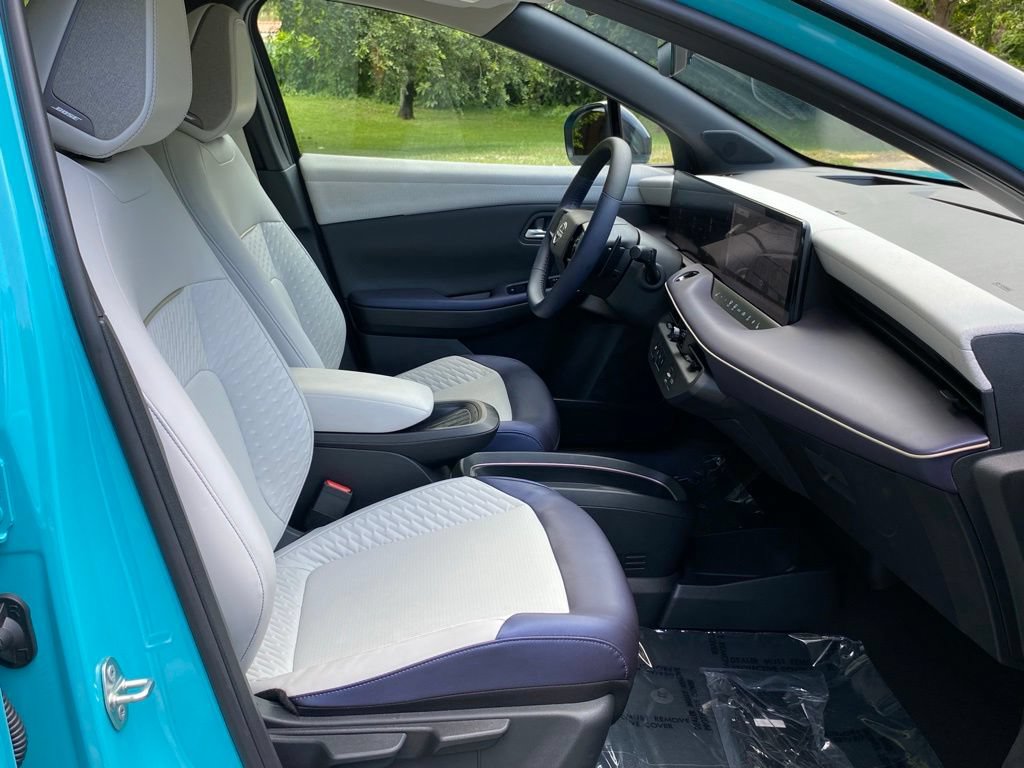 Used 2026 Nissan Leaf Platinum+ w/ Floor Mat Package (Platinum+) FWD image 16