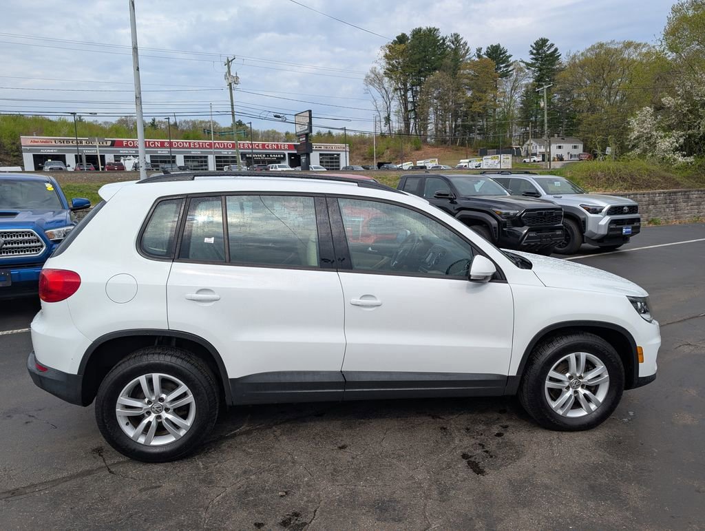 Used 2017 Volkswagen Tiguan S AWD/4WD image 9