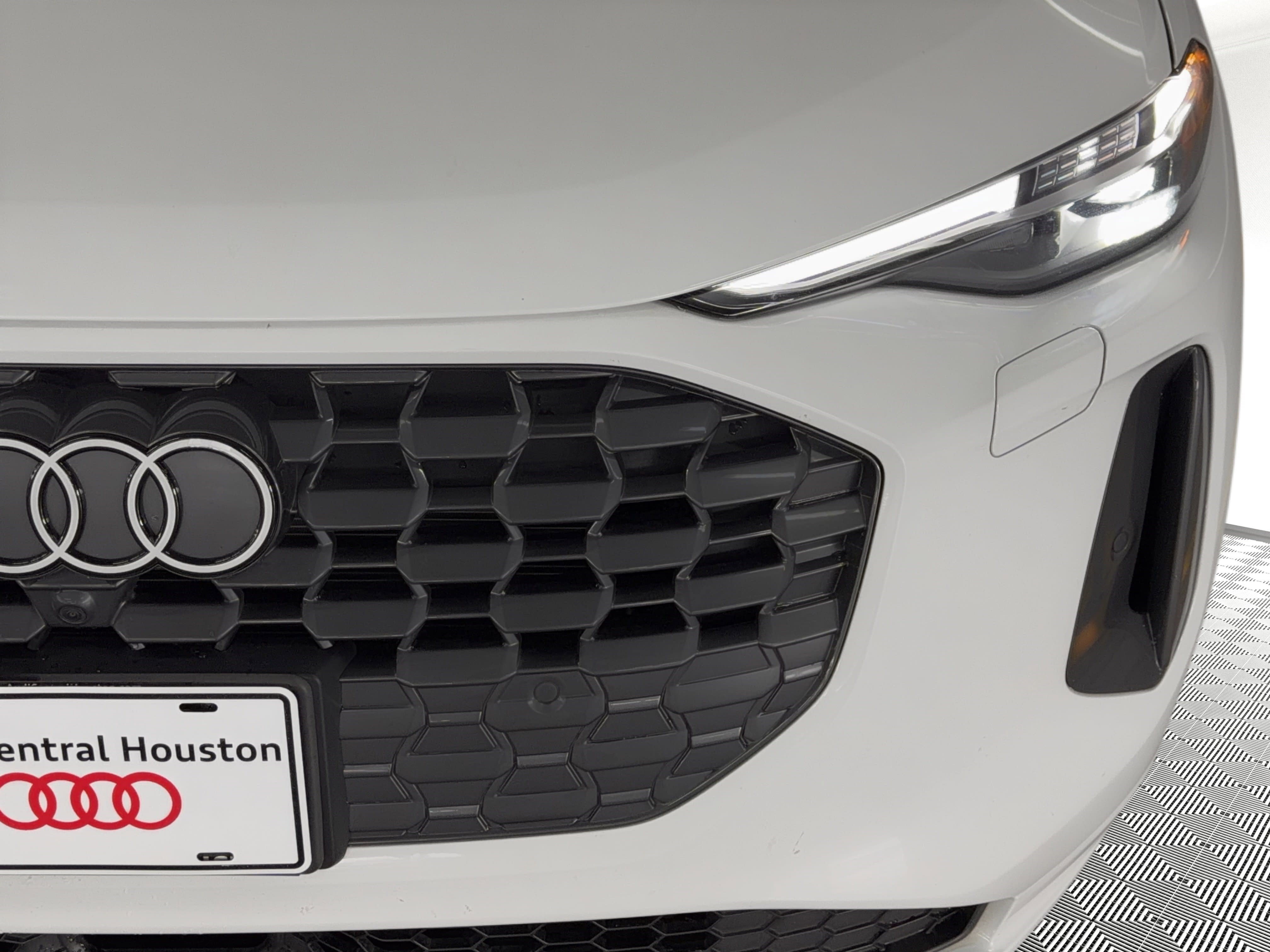 Used 2025 Audi Q5 Premium w/ Premium Plus AWD/4WD image 11