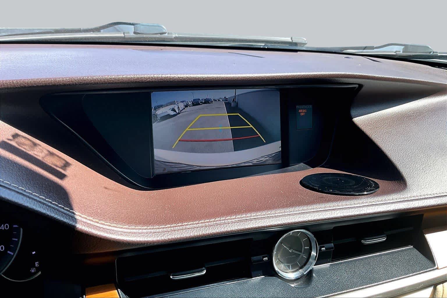 Used 2016 Lexus ES 300h w/ Navigation System Package FWD image 26