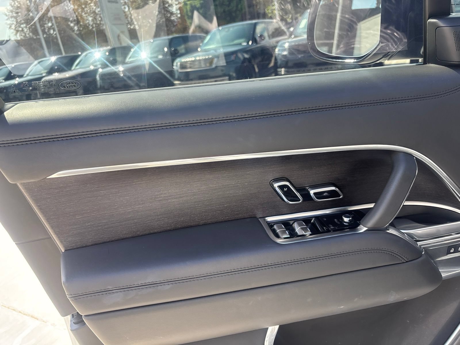 Used 2025 Land Rover Range Rover SE AWD/4WD image 13