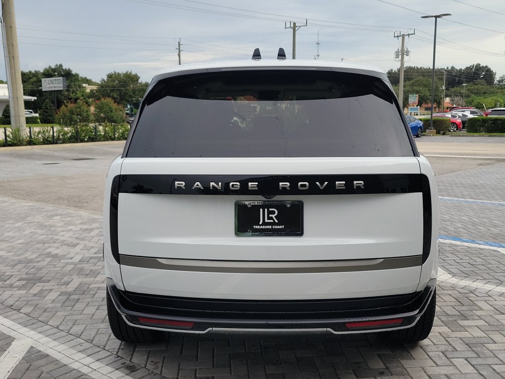New 2027 Land Rover Range Rover Long Wheelbase SE AWD/4WD image 4