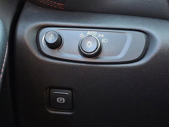 Used 2025 Chevrolet Blazer RS w/ Driver Confidence II Package image 28