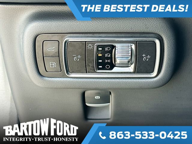 Used 2025 Lincoln Nautilus Reserve image 10