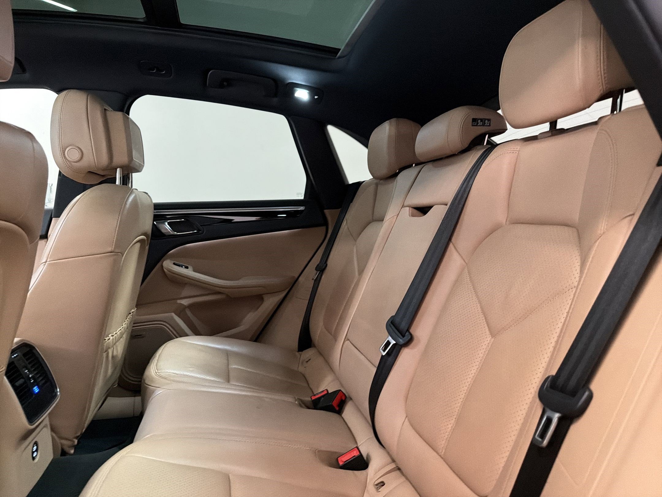 Used 2021 Porsche Macan image 27