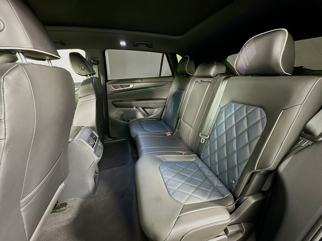 Used 2025 Volkswagen Atlas Cross Sport SEL Premium R-Line image 25