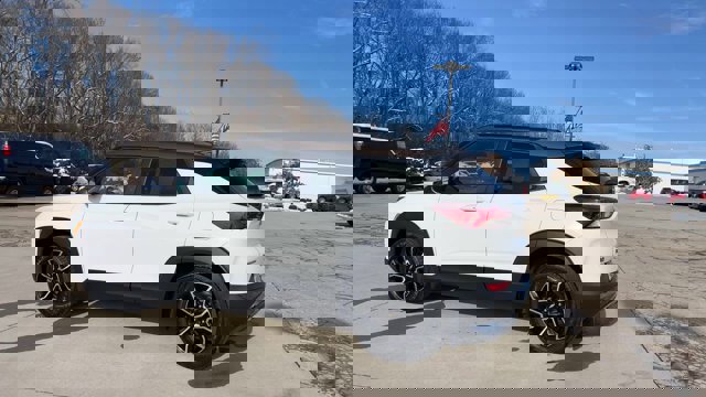 Used 2021 Chevrolet TrailBlazer ACTIV w/ Technology Package image 6