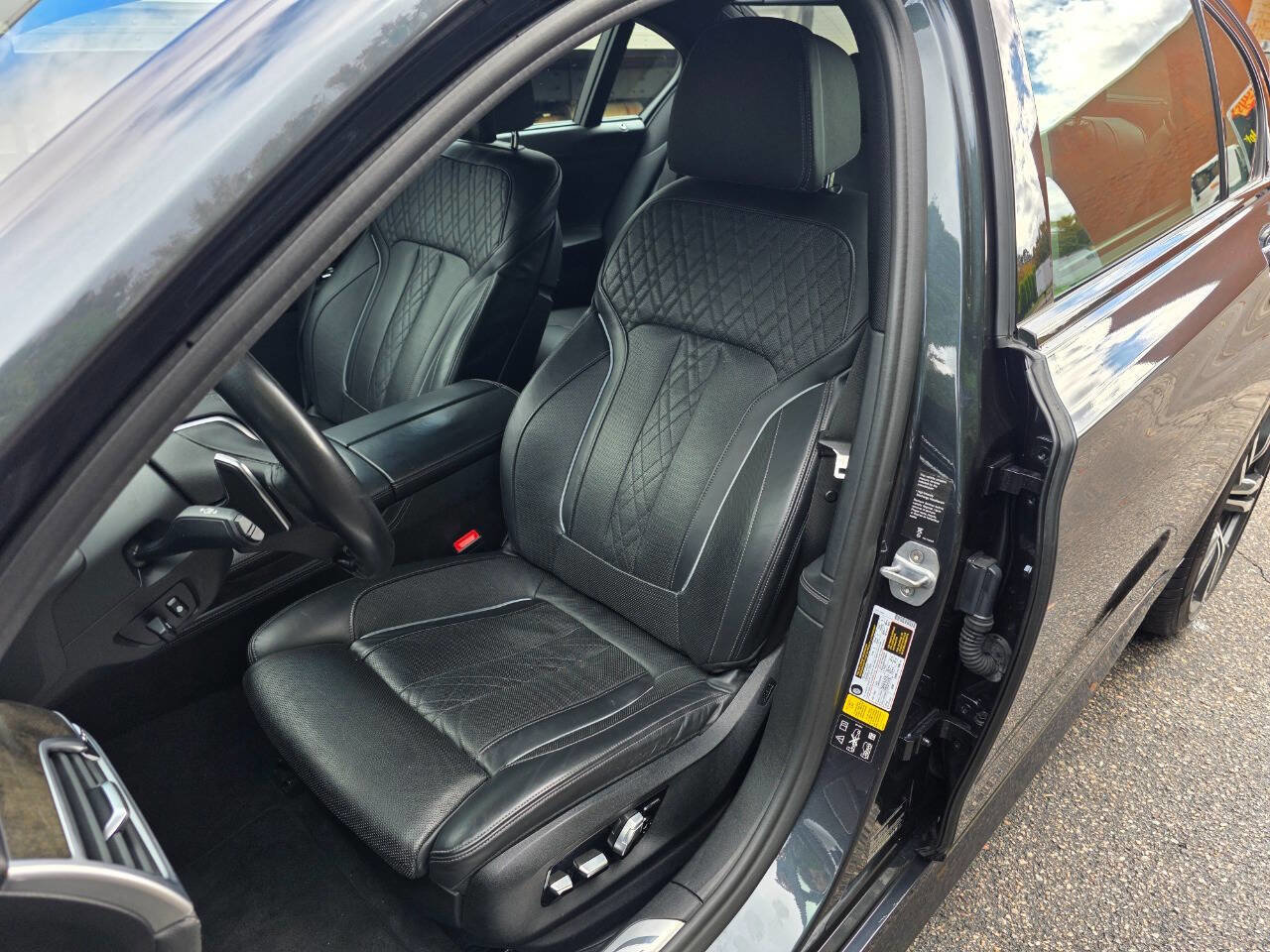 Used 2019 BMW 750i xDrive w/ Executive Package image 14