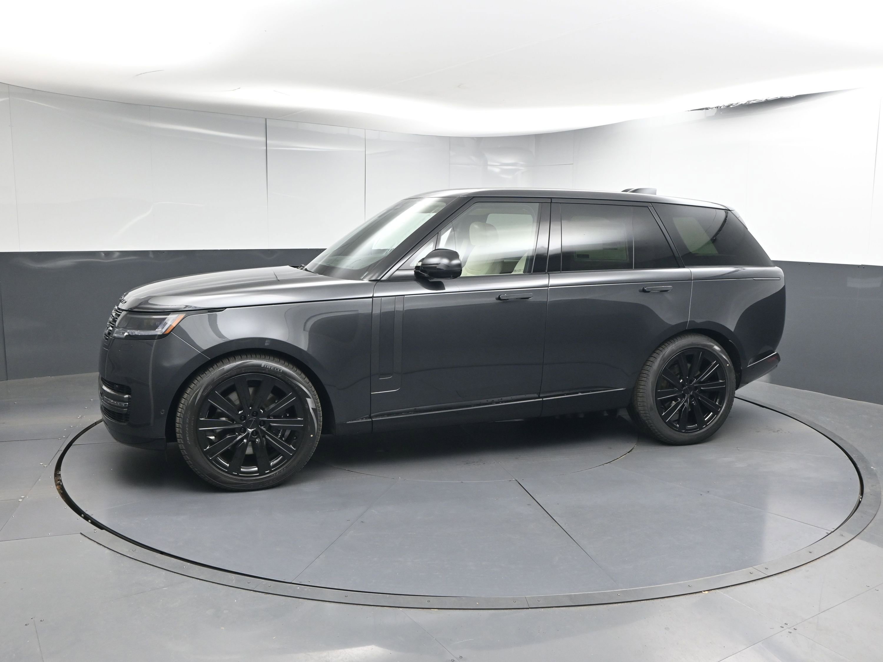 New 2026 Land Rover Range Rover SE image 3