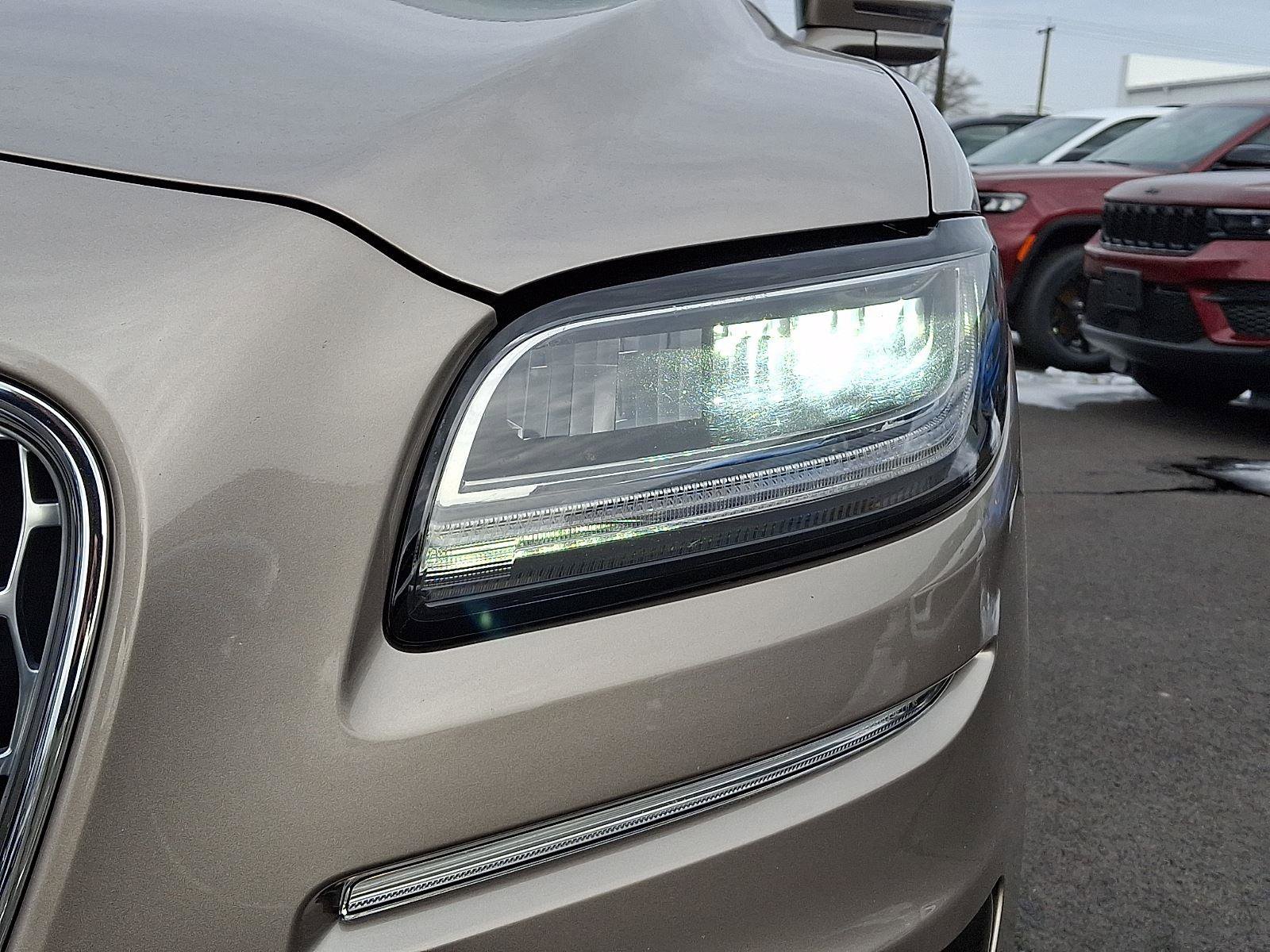 Used 2020 Lincoln Nautilus Reserve image 11