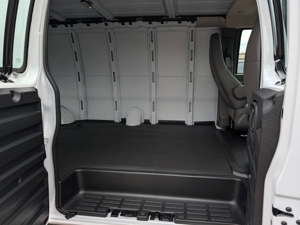 New 2026 GMC Savana 3500 Extended w/ Driver Convenience Package RWD image 25
