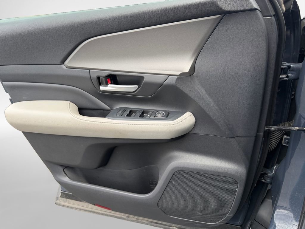 Used 2024 Toyota Grand Highlander XLE image 17