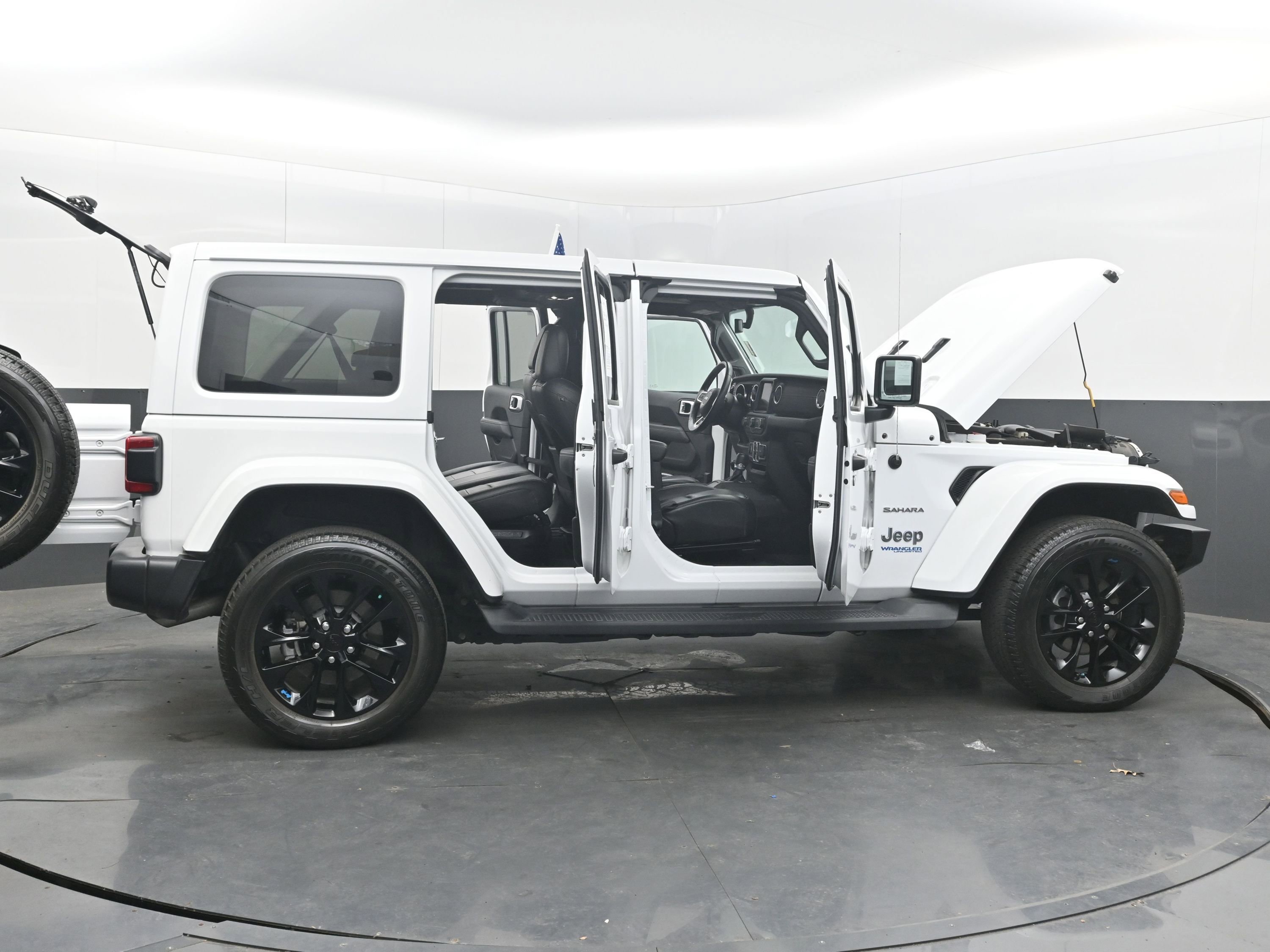 Used 2022 Jeep Wrangler Unlimited Sahara w/ Cold Weather Group AWD/4WD image 46