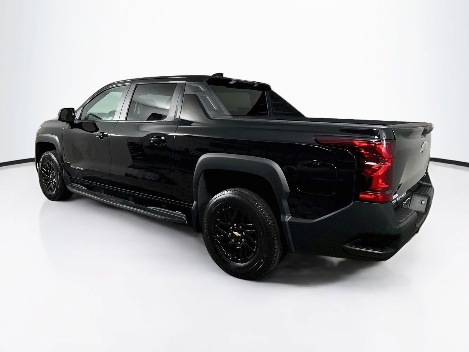 Used 2024 Chevrolet Silverado EV W/T AWD/4WD image 5
