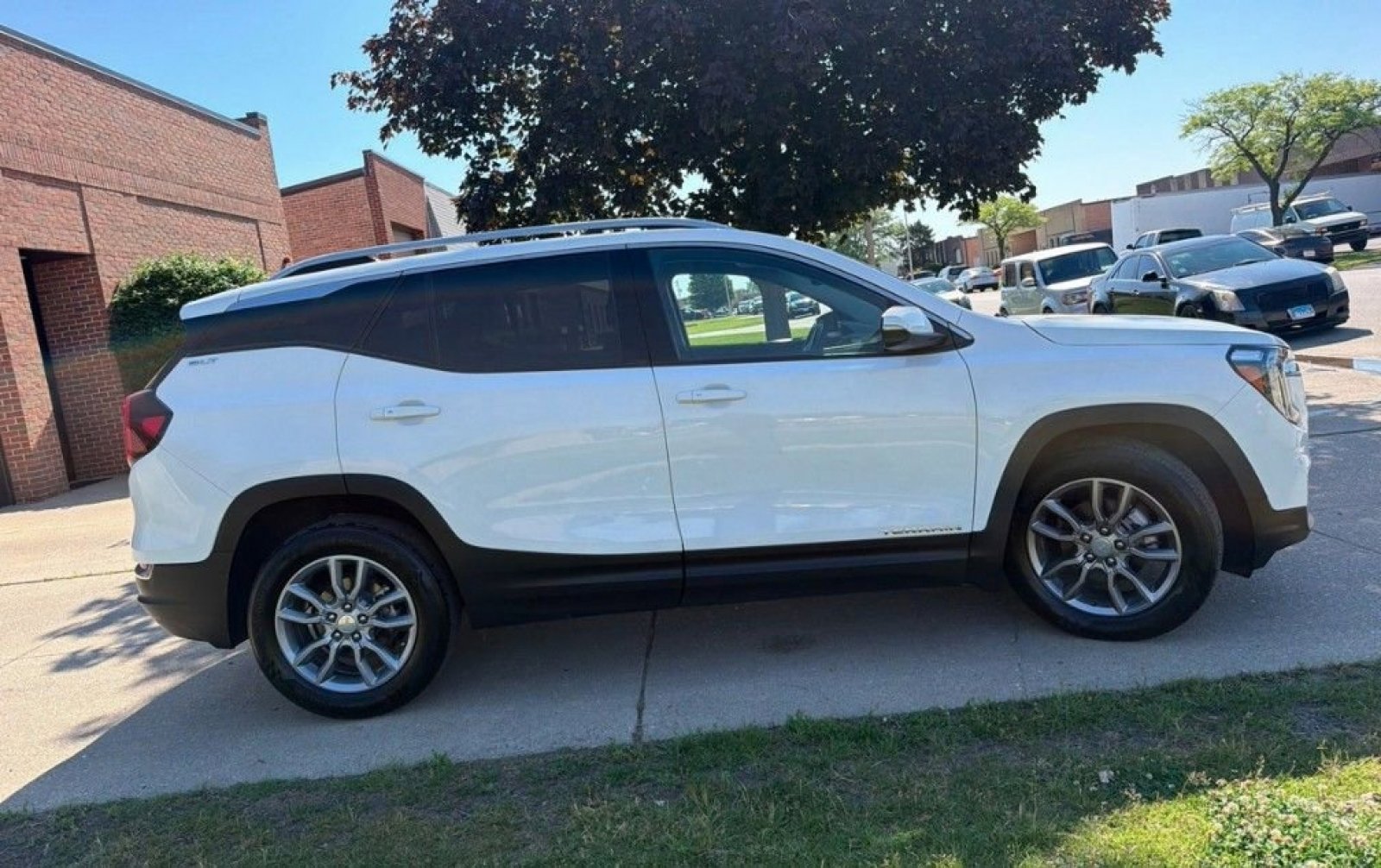 Used 2022 GMC Terrain SLT FWD image 4