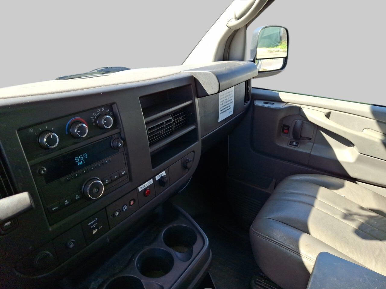 Used 2014 Chevrolet Express 2500 image 4