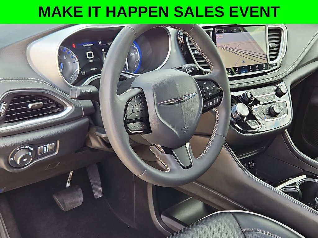 Used 2025 Chrysler Pacifica Limited FWD image 10