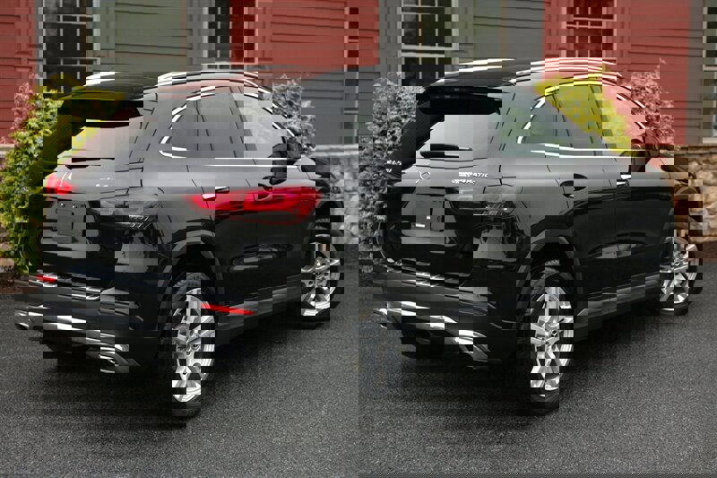 Used 2021 Mercedes-Benz GLA 250 4MATIC w/ Premium Package image 5