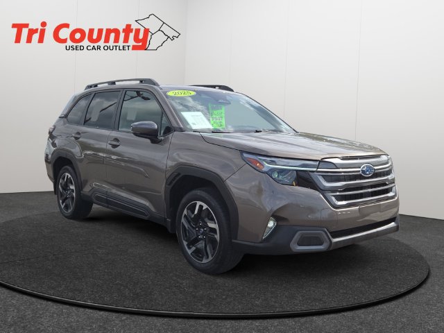 Used 2025 Subaru Forester Limited AWD/4WD image 1