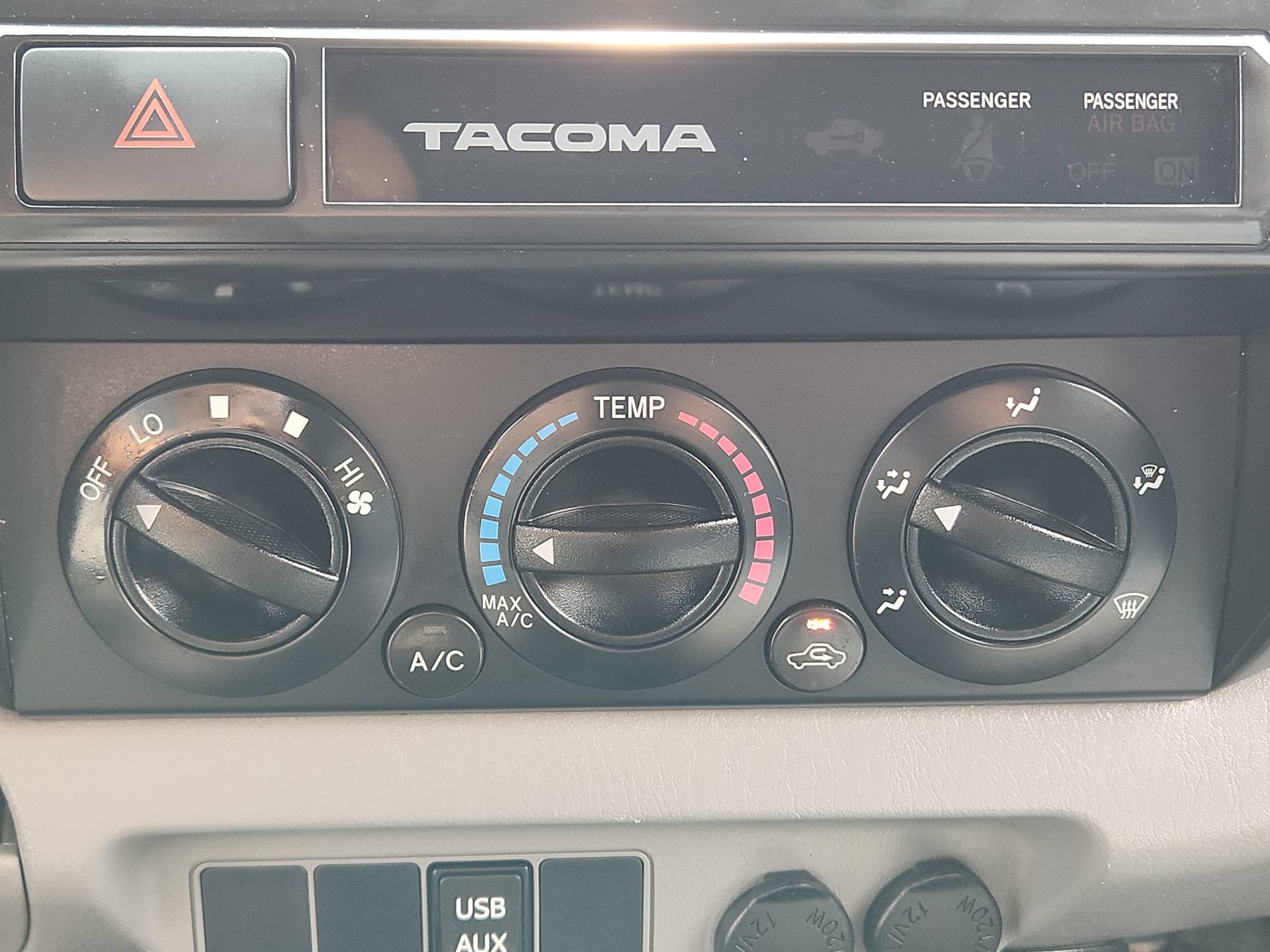 Used 2015 Toyota Tacoma PreRunner w/ Convenience Package RWD image 17