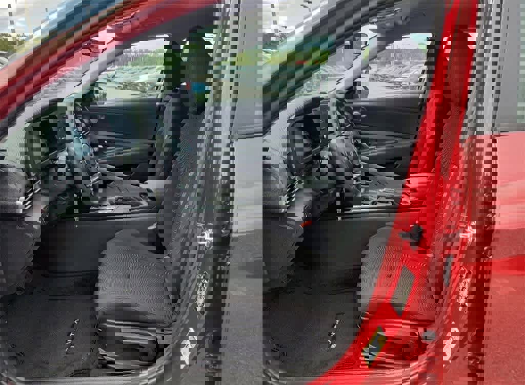 New 2025 Hyundai Elantra SE image 22