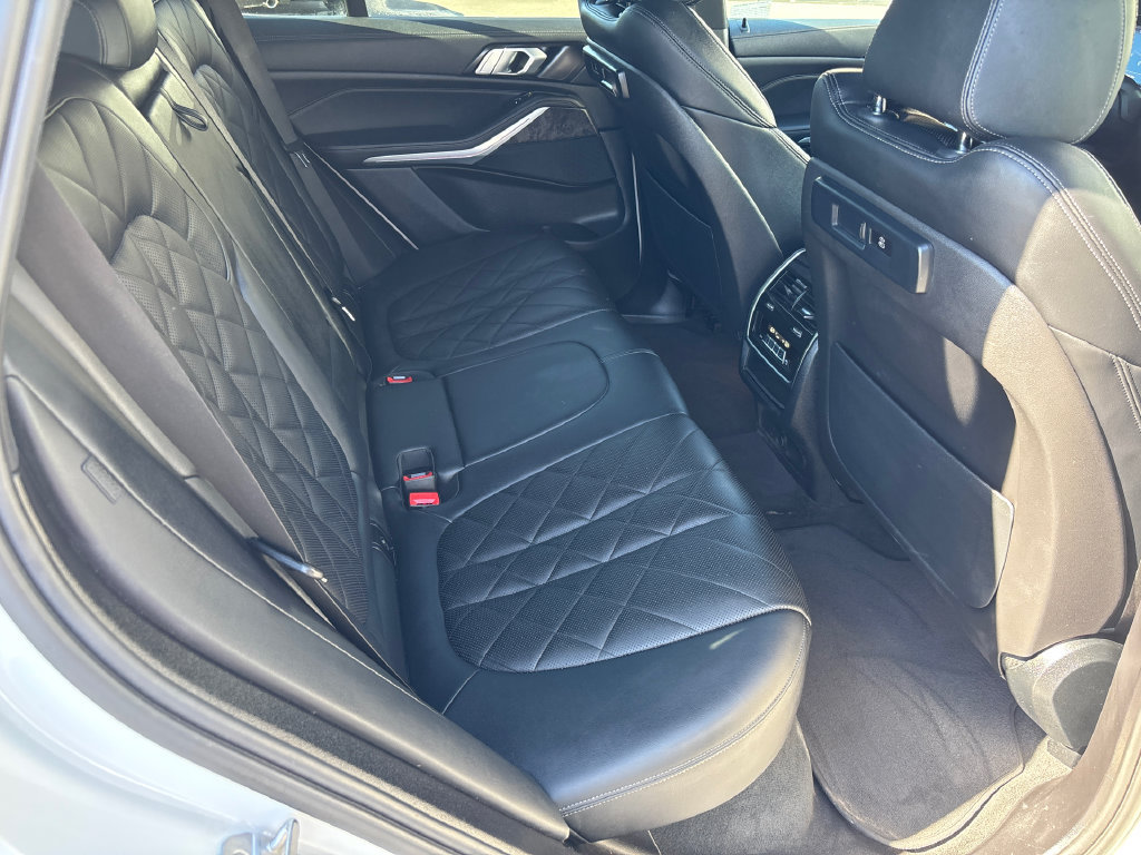 Used 2023 BMW X5 xDrive40i w/ Parking Assistance Package AWD/4WD image 17