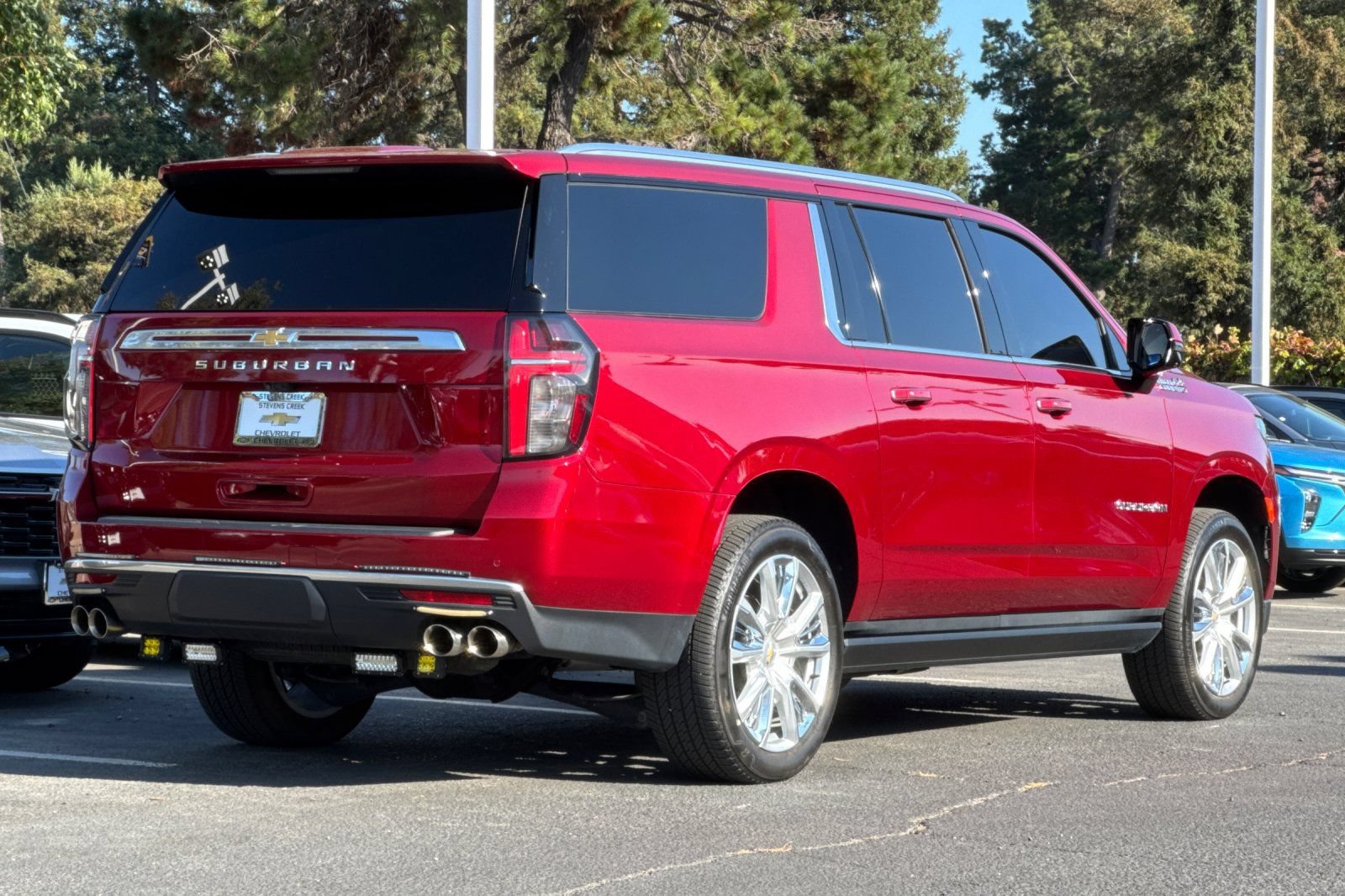 Used 2023 Chevrolet Suburban High Country AWD/4WD image 5