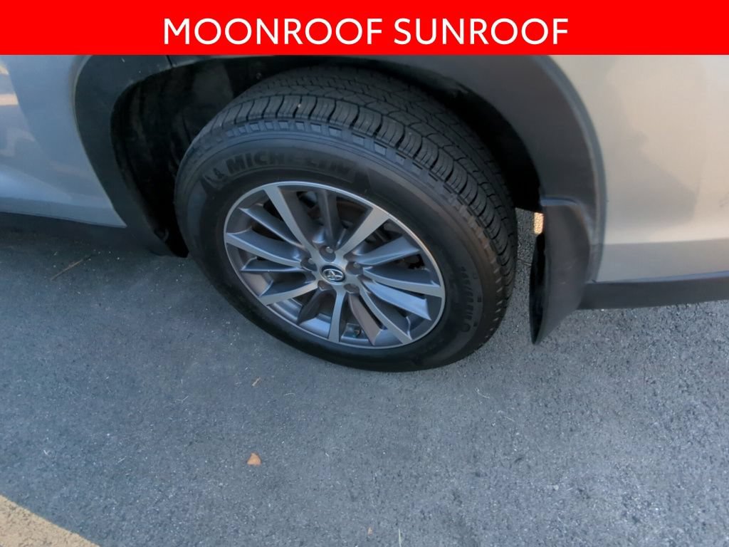 Used 2019 Toyota Highlander XLE AWD/4WD image 5