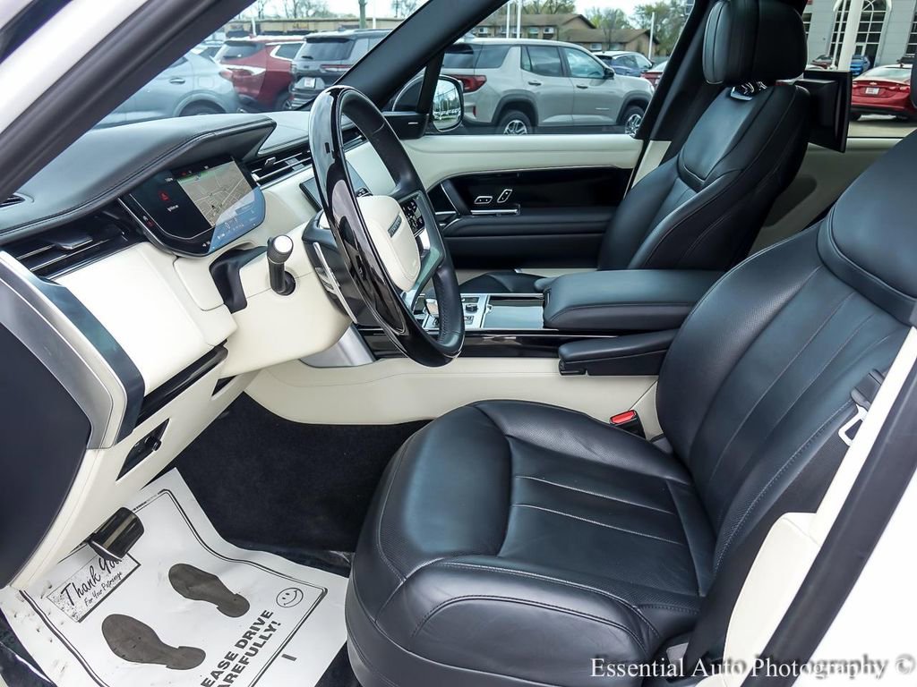 Used 2023 Land Rover Range Rover Long Wheelbase SE image 9