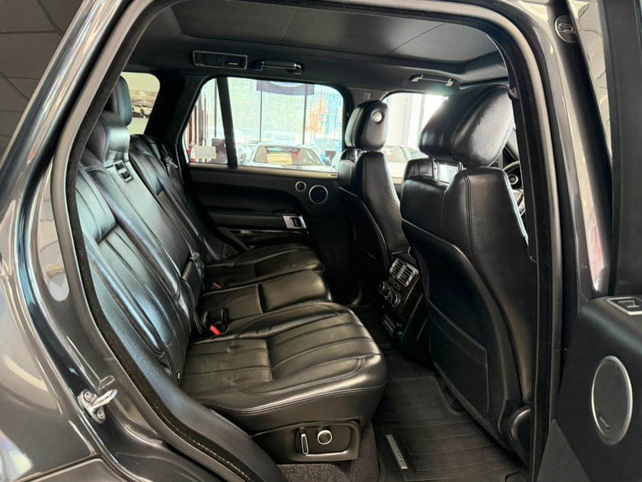 Used 2017 Land Rover Range Rover Supercharged AWD/4WD image 32