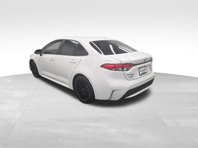 Used 2021 Toyota Corolla LE image 3