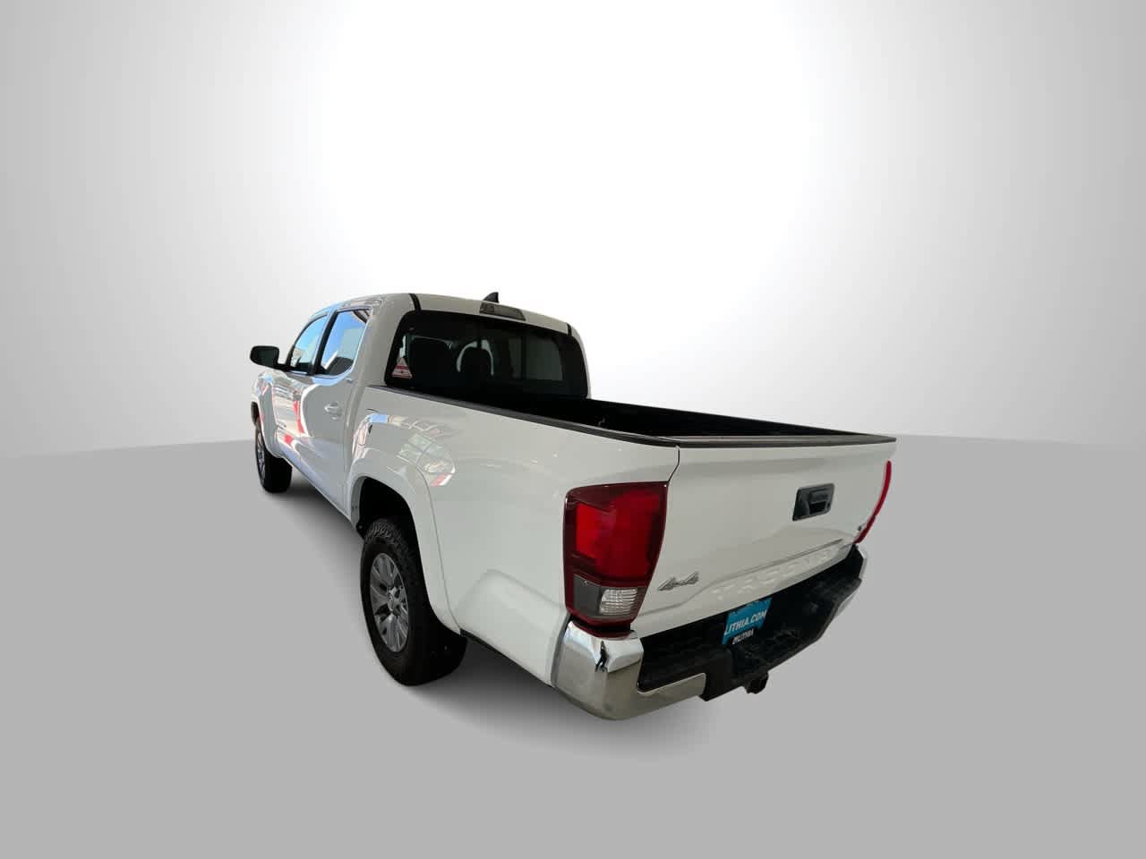 Used 2019 Toyota Tacoma SR5 AWD/4WD image 6