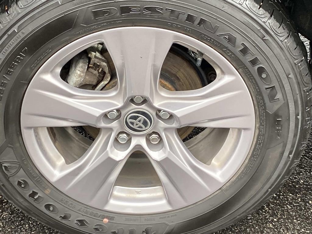 Used 2024 Toyota RAV4 XLE w/ Convenience Package image 28