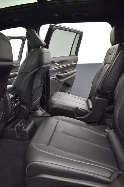 Used 2025 Jeep Grand Cherokee L Limited image 8