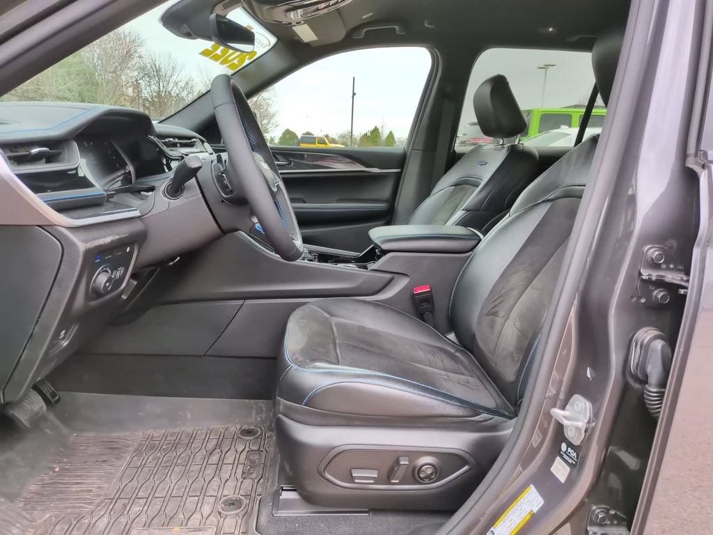 Used 2022 Jeep Grand Cherokee Trailhawk image 20