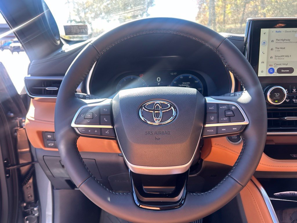New 2026 Toyota Highlander Platinum AWD/4WD image 14
