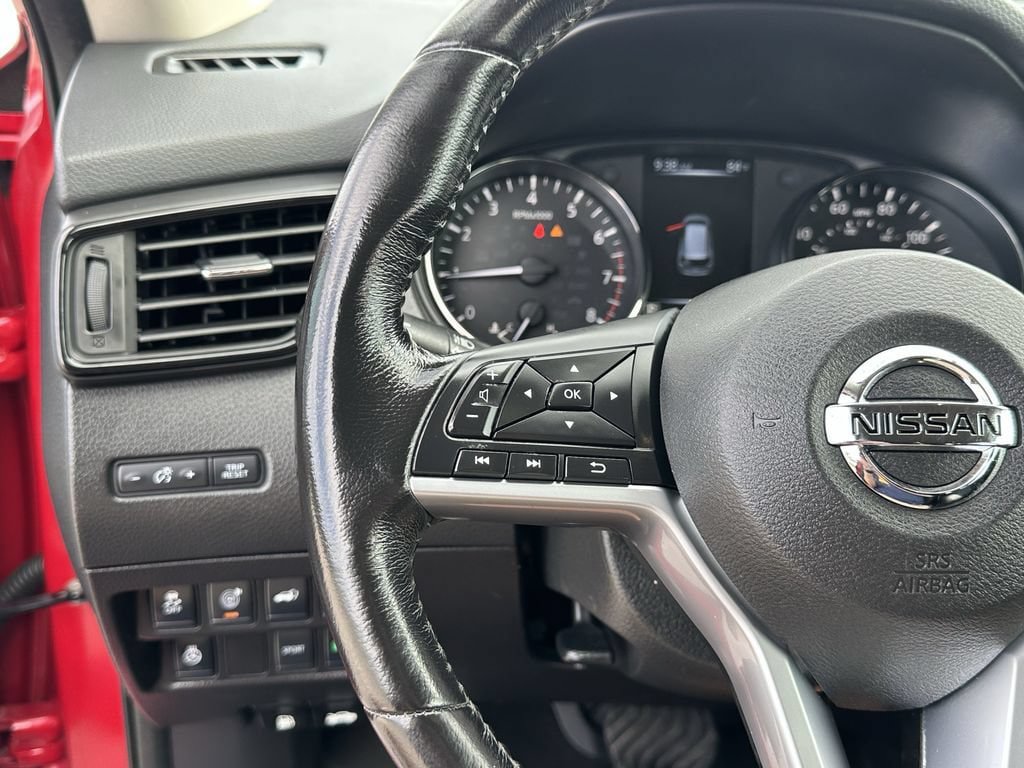 Used 2017 Nissan Rogue SV w/ SV Premium Package FWD image 32