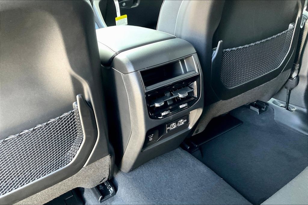 New 2025 Jeep Grand Cherokee Laredo w/ Luxury Tech Group I image 18