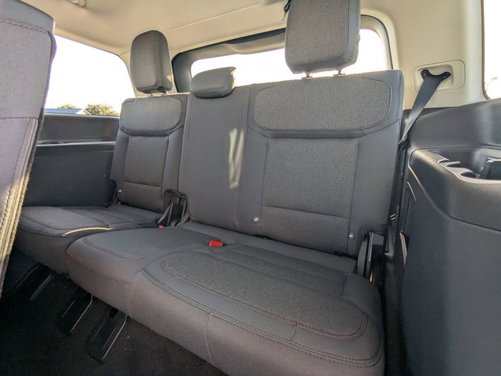 New 2025 Ford Expedition Active image 14