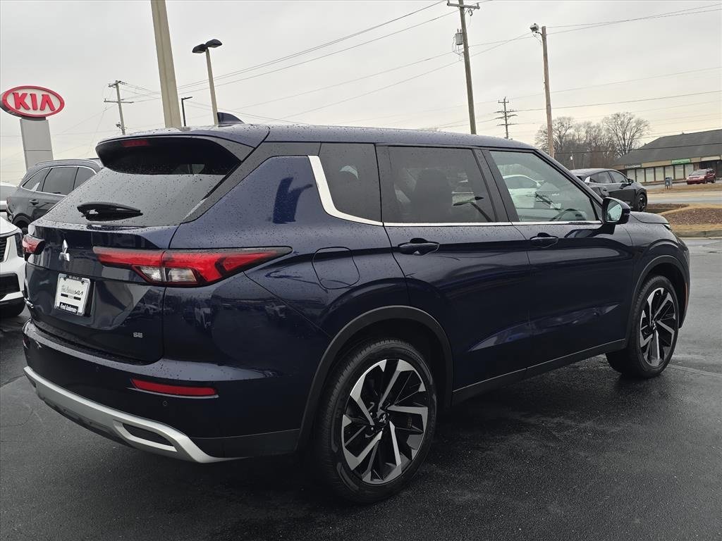 Used 2024 Mitsubishi Outlander SE image 3